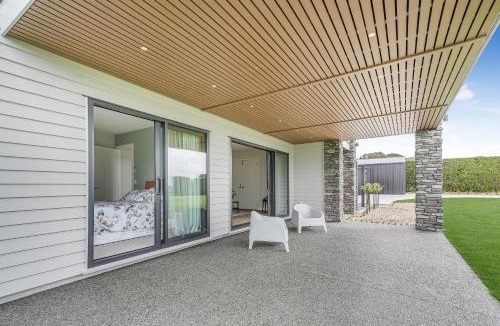 Cambridge House | LakeSide Karapiro Downstairs Apartment