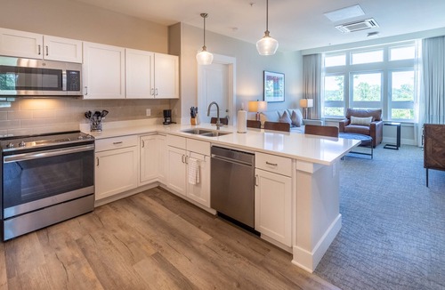 Seneca Hotel | Lakeside Lodge Clemson