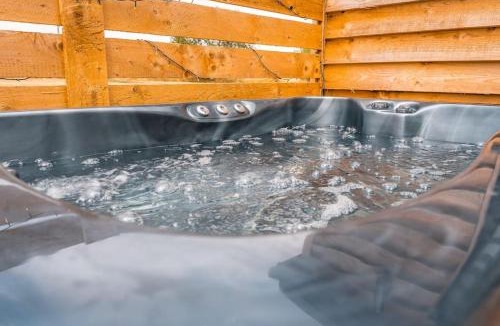 Pershore Cabin | Lakeside Lodge- 'Lapwing'