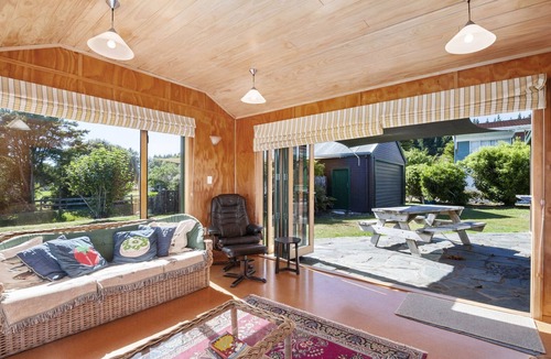 Tauranga Taupo House | Lakeside Lodge - Tauranga Taupo Holiday Home