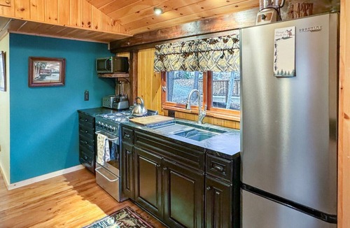 Inlet Cottage | Lakeside Lodge - Tree Top Cottage on 7th Lake