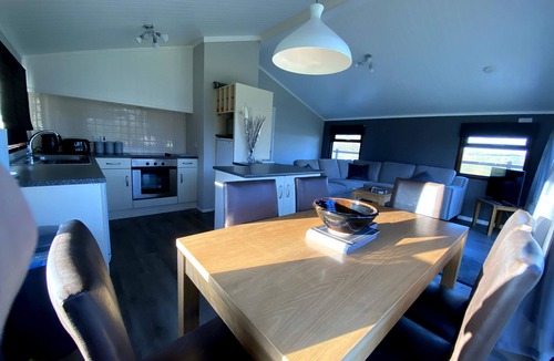 Bethersden Cabin | Lakeside Lodge with Beautiful Views