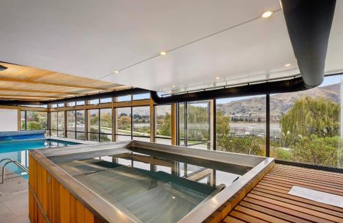 Wanaka Apartment | Lakeside Luxury 2 Bedroom Apartment