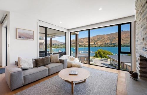 Wanaka Apartment | Lakeside Luxury 2 Bedroom Apartment