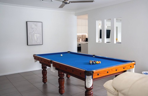 Trinity Beach House | Lakeside Luxury:stroll to beach&restaurants