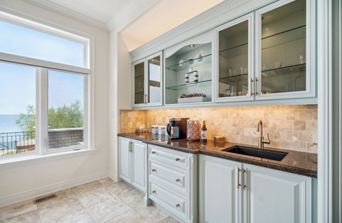 Stoney Creek Villa | Lakeside – Luxury Waterfront Retreat with Skyline Views