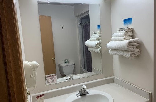 Gladstone Hotel | Lakeside Motor Inn