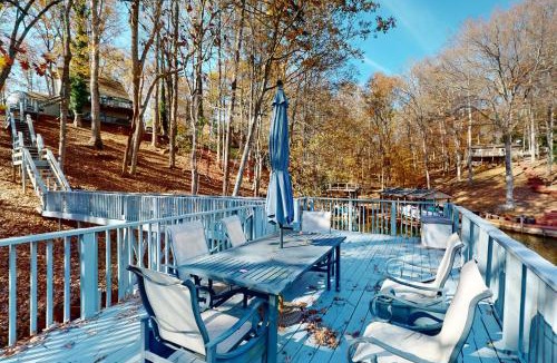High Point House | Lakeside Park - Spacious pet friendly house w/hot tub, kayaks, air hockey, deck & patio