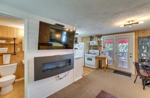 Kimberling City House | Lakeside Reeds Spring Home w/Deck & Pool Access!