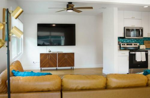 Largo Villa | Lakeside Retreat-4plex Sleeps 20