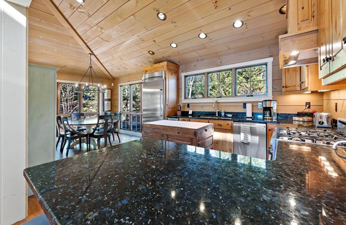 Nebo House | Lakeside Retreat | Camp Amenities, Fire Pit & Stunning Lakefront Views!