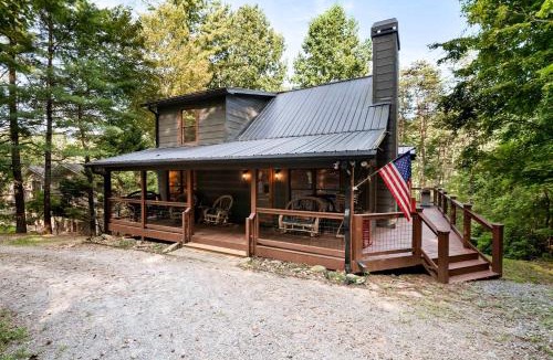 Walnut Mountain House | Lakeside Retreat Hot Tub Fishing Hiking