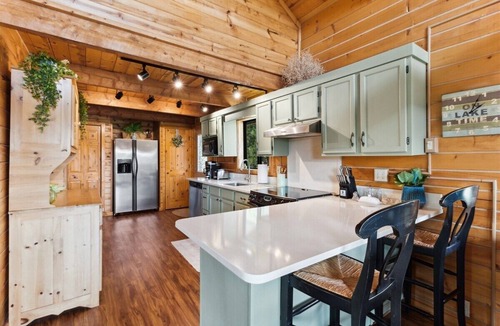 Eureka Cabin | Lakeside Retreat in Eureka! *30 Day Rental ONLY*