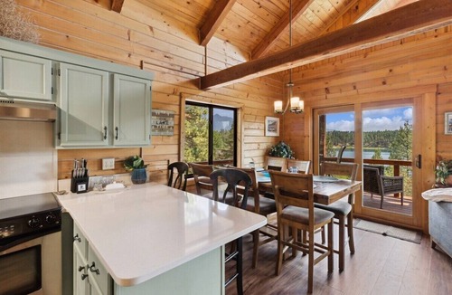 Eureka Cabin | Lakeside Retreat in Eureka! *30 Day Rental ONLY*