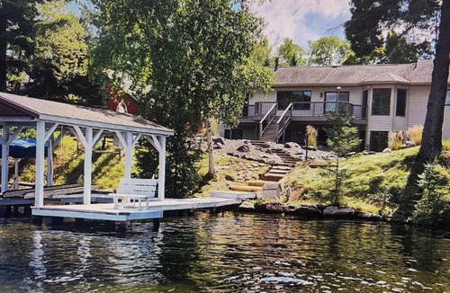 Eagle River Cabin | Lakeside Retreat on Eagle River Chain of Lakes. Walk to Downtown Sleeps 14–16