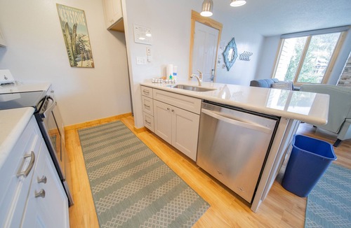 Lakeside Village Condo | Lakeside Retreat | Paddle, Hike & Relax