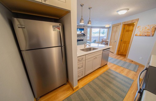 Lakeside Village Condo | Lakeside Retreat | Paddle, Hike & Relax