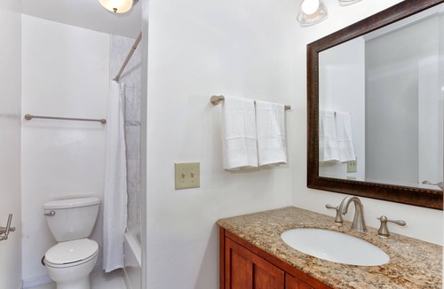 Eastside Santa Cruz Apartment | Lakeside Retreat