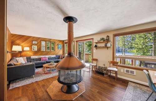 Hoodsport Cabin | Lakeside Retreat – Waterfront Cabin with Dock, Sauna on Lake Cushman