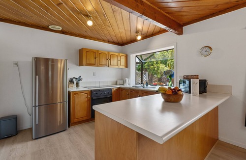 Rainbow Point House | Lakeside Serenity - Taupo Holiday Home