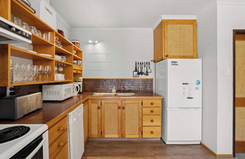 Wanaka Cottage | Lakeside Serenity - Wanaka Holiday Home