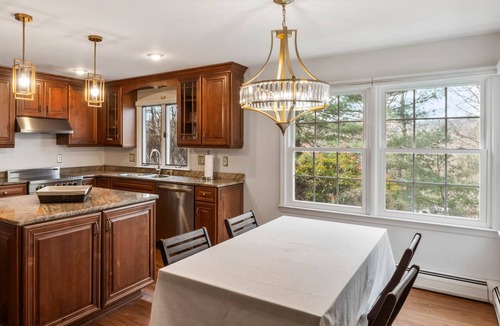 Brookfield House | Lakeside/Sleeps20/HotTub/GameRoom/2Acres/Fireplace