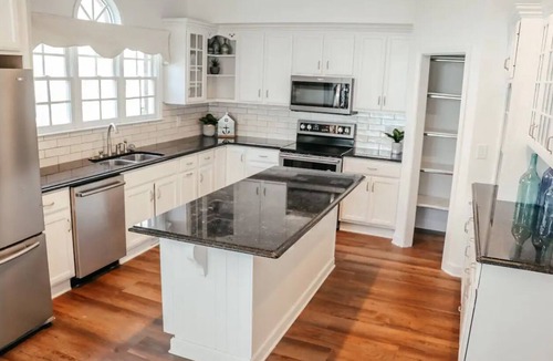 Johnson City House | Lakeside Spacious 5 Bedroom House!