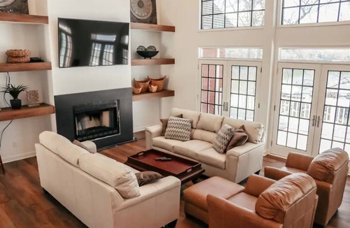 Johnson City House | Lakeside Spacious 5 Bedroom House!