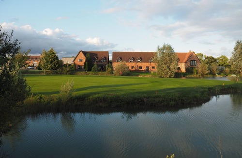 Bedford Apartment | Lakeside Studio, pet friendly
