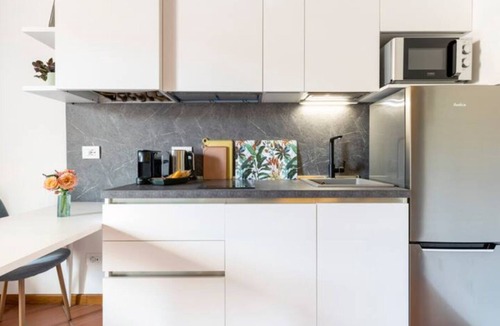 Pacengo Apartment | Lakeside studio: the perfect place for a romantic getaway or family vacation
