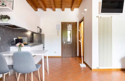Pacengo Apartment | Lakeside studio: the perfect place for a romantic getaway or family vacation