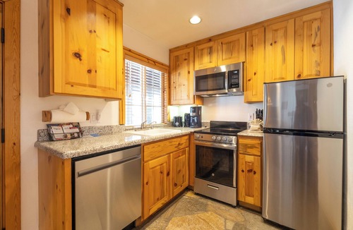 Tahoya Shores Hotel | Lakeside Tahoe Retreat | 2 Units | Full Kitchen & Free Parking
