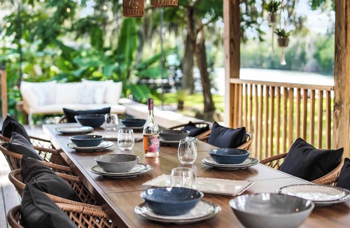 Talahi Island House | Lakeside Talahi Retreat: 5BR+Apt | Pool & Hot Tub