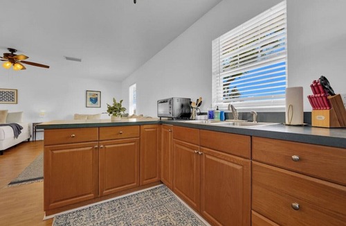 Downtown Historic District House | Lakeside Studio -10 minutes to the beach!