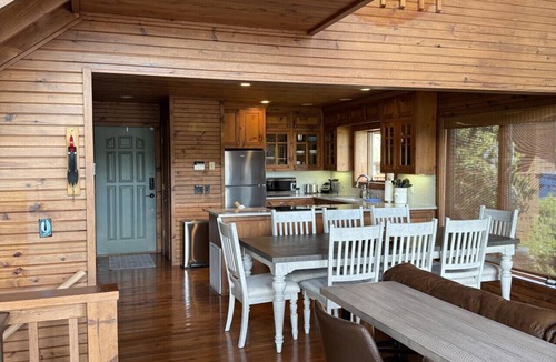 Beaver Shores House | Lakeside Villa Waterfront