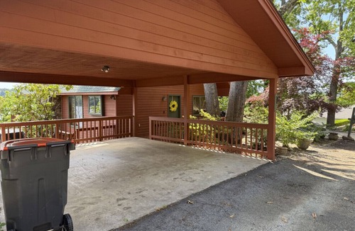 Beaver Shores House | Lakeside Villa Waterfront