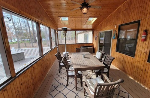 Bumpass House | Lakeside Waterfront: Private Dock - Near Lake Anna Winery