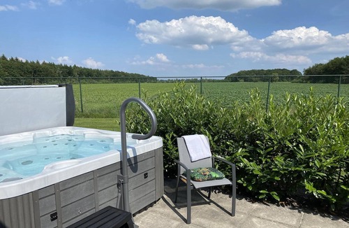 Hollandscheveld Villa | Lakeside Wellness Bungalow with Hot Tub