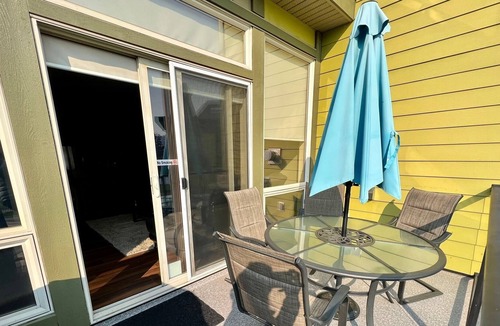 Scotch Creek House | Lakeside with Pool Townhouse
