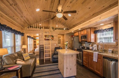 Upward House | Lakeview 2BR Tiny Home near Trails, Pool + Bocce + Free Tickets