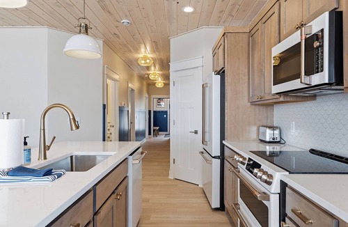 Garrison House | Lakeview 3-Unit Coastal Haven Sleeps 12