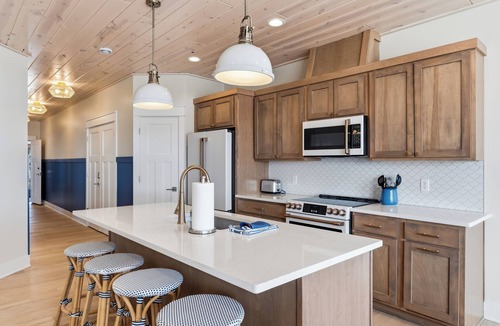 Garrison House | Lakeview 3-Unit Coastal Haven Sleeps 12