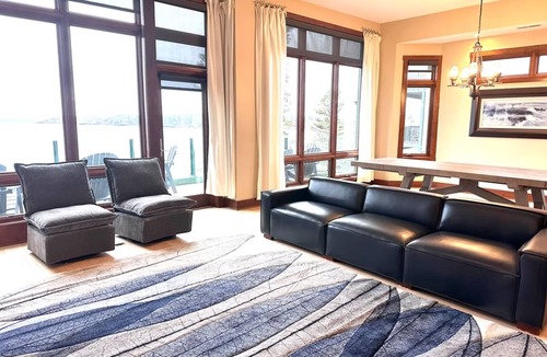 Two Harbors Cabin | Lakeview 5 bedroom Executive Suite