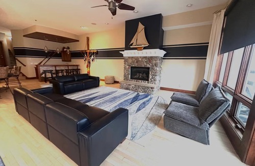 Two Harbors Cabin | Lakeview 5 bedroom Executive Suite