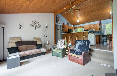 Manitoba Cabin | Lakeview cabin, 3 min walk to the beach!