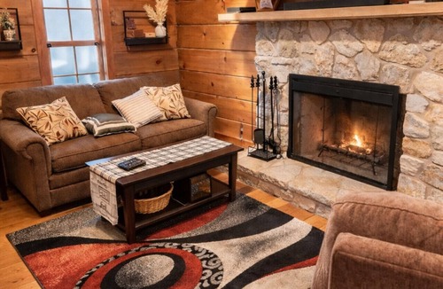 Bellmore Cabin | Lakeview Cabin | Dock, Fire Pit, Screened Porch & Fiber Internet