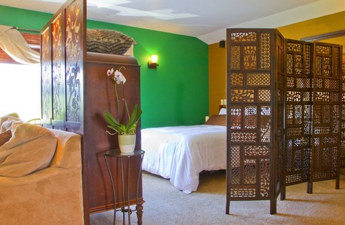 Stony Run Bed & Breakfast | Lakeview Carriage House at Leaser Lake B and B…Cozy, Comfortable, Country