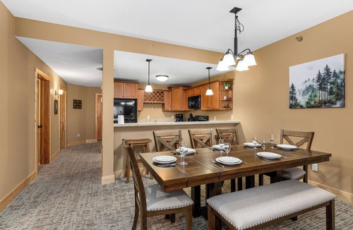 Two Harbors Condo | Lakeview condo, pool/hot tub. Perfect for families, groups. 3BR/2BA