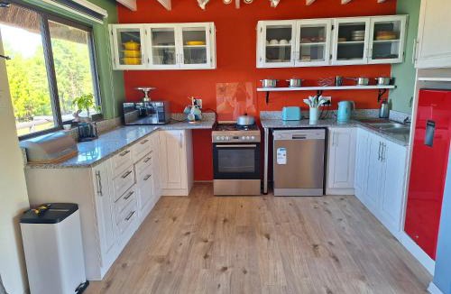 Merrivale Ski Chalet | Lakeview Cottage, Curry's Post - SOLAR POWERED