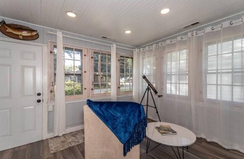 Willobee On The Lake Cottage | Lakeview Happy Days Cozy Cottage